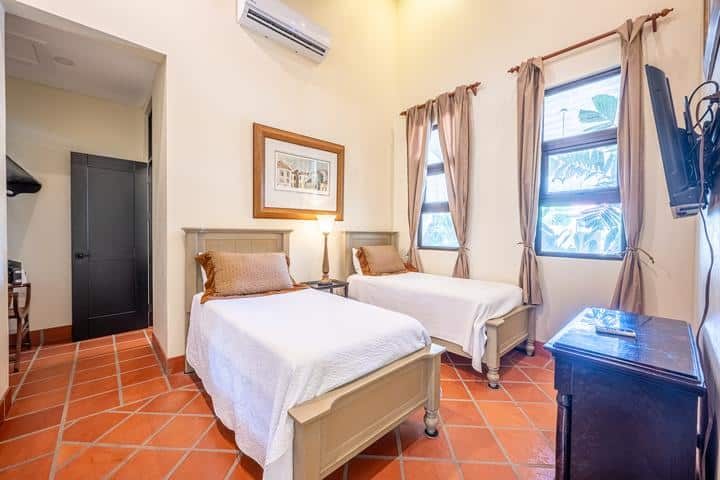 Casa VIP 7 — 9-bedroom beachfront villa in Jacó Beach, double bedroom