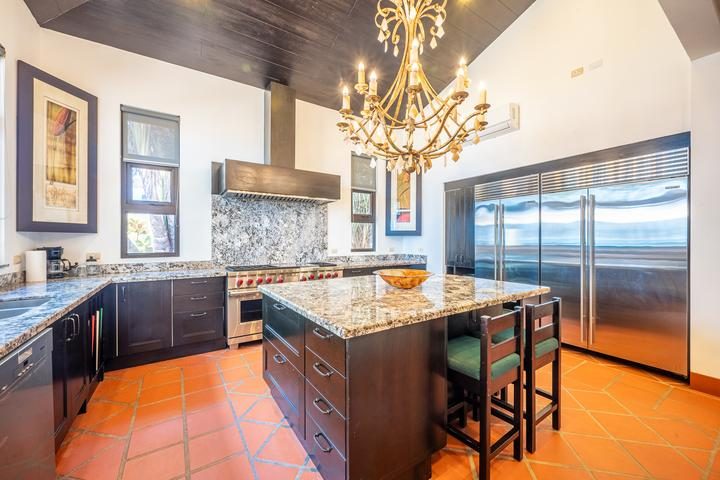 Casa VIP 7 — 9-bedroom beachfront villa in Jacó Beach, indoor-outdoor living room