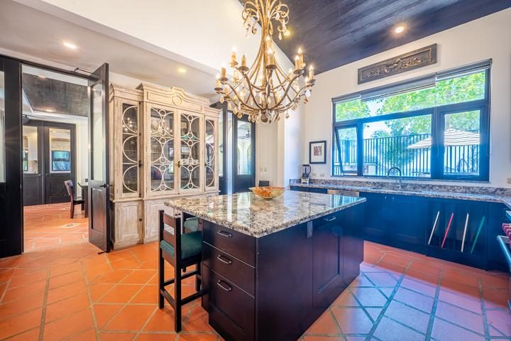 Casa VIP 7 — 9-bedroom beachfront villa in Jacó Beach, kitchen and dining