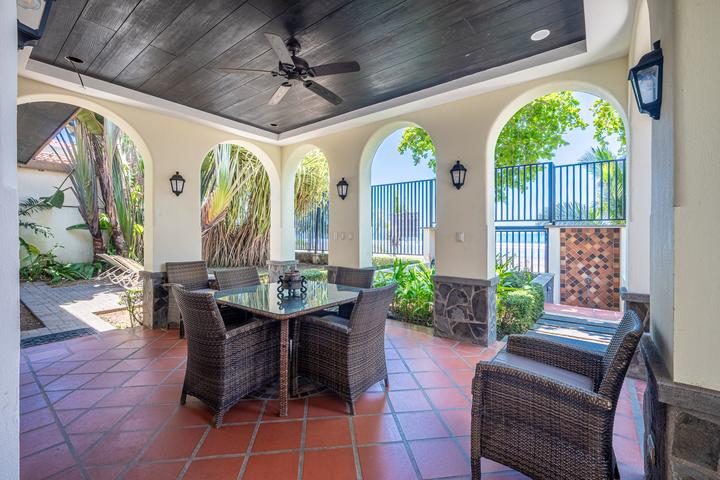 Casa VIP 7 — 9-bedroom beachfront villa in Jacó Beach, fully equipped kitchen