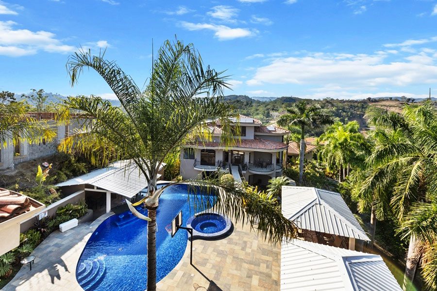 Casa VIP 8 — 13-suite luxury villa in Jacó Beach, infinity pool and terrace