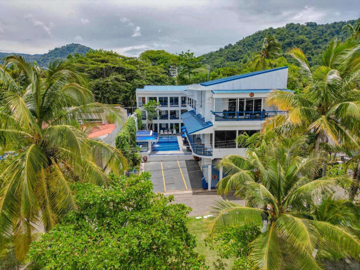 Casa VIP 9 — 17-suite beachfront villa in Jacó Beach, luxury suite, pool area or villa grounds
