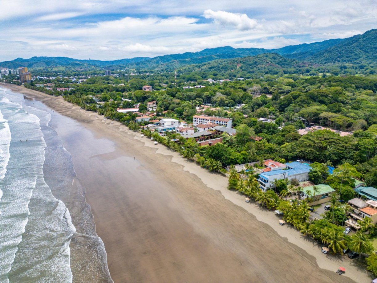 Casa VIP 9 — 17-suite beachfront villa in Jacó Beach, luxury suite, pool area or villa grounds