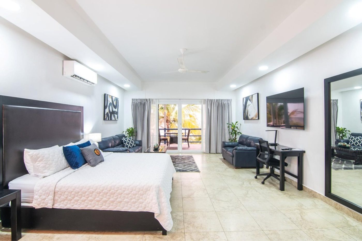 Casa VIP 9 — 17-suite beachfront villa in Jacó Beach, luxury suite, pool area or villa grounds