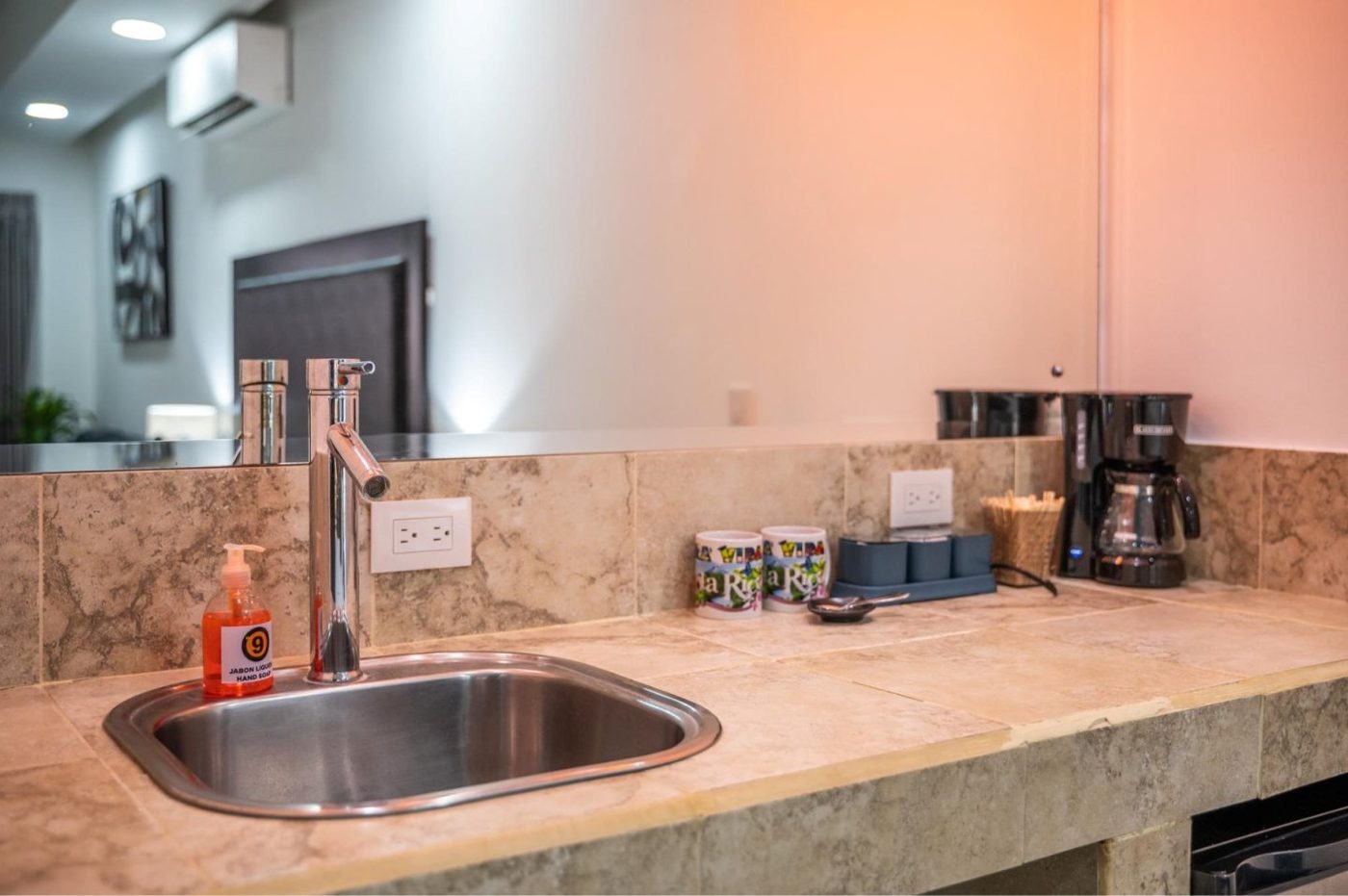 Casa VIP 9 — 17-suite beachfront villa in Jacó Beach, luxury suite, pool area or villa grounds