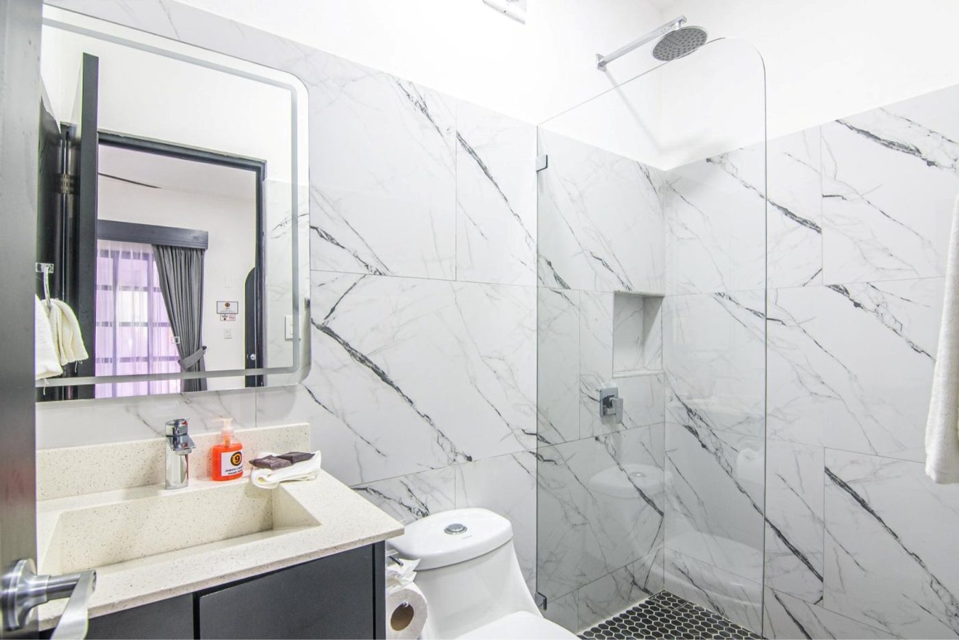 Casa VIP 9 — 17-suite beachfront villa in Jacó Beach, luxury suite, pool area or villa grounds