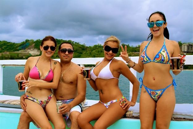 Happy guests on a party boat in Jacó