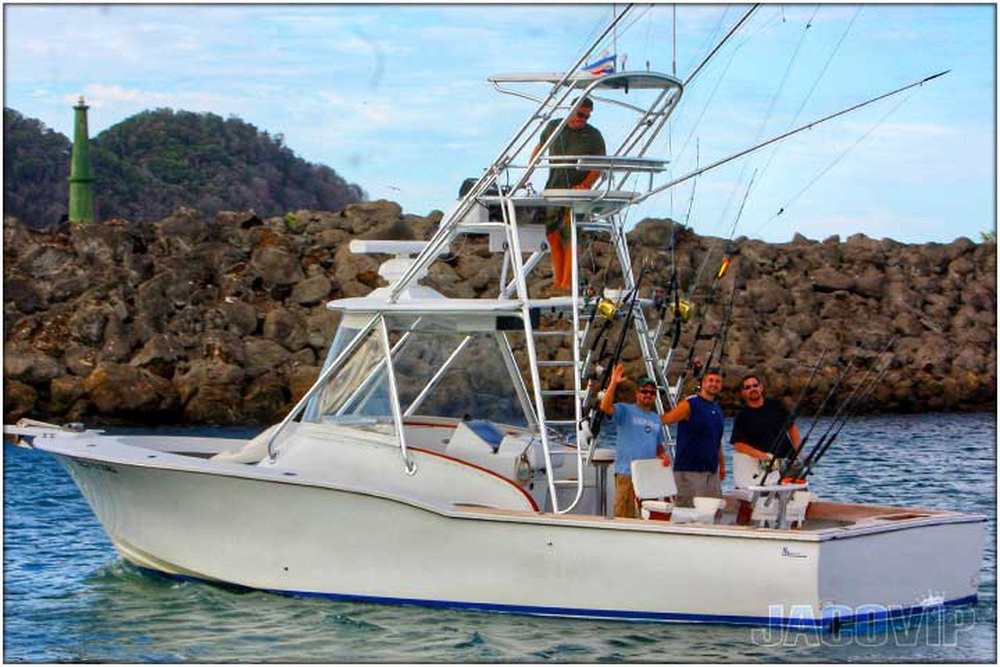 33' L&H Express sport fishing charter at Los Sueños, Costa Rica