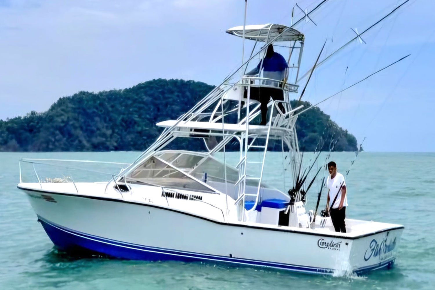 32' Carolina Classic sport fishing charter at Los Sueños, Costa Rica